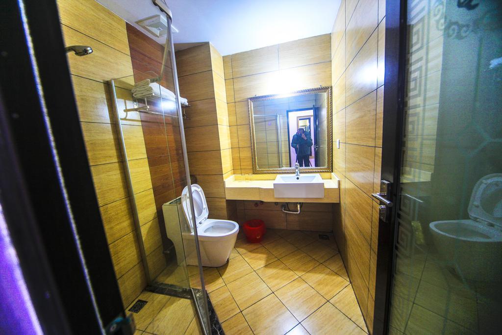 Fawlty Towers Hotel Яншо Номер фото