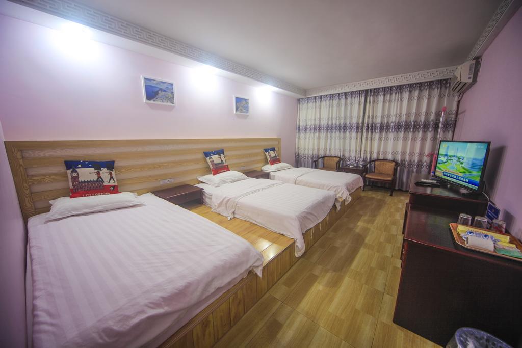 Fawlty Towers Hotel Яншо Номер фото